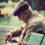 مساعدة كبار السن